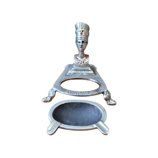 Cinzeiro Vintage Metálico – Design Egípcio com Busto de Nefertiti