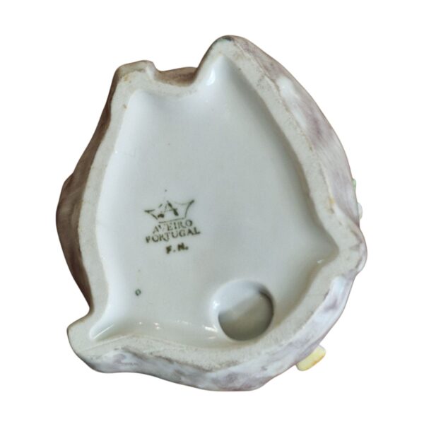Conjunto em porcelana Aveiro: porta-joias florido e dois pratos decorativos com pássaros