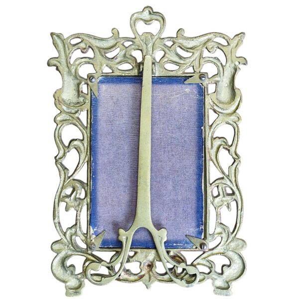 Moldura de Metal com Suporte Posterior Ornamentado