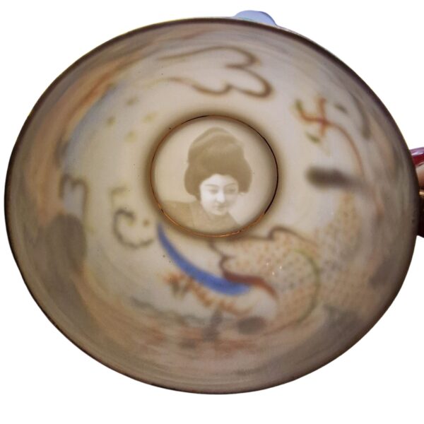 Conjunto de chá japonês com gueixa em lithophane