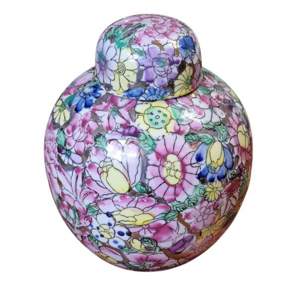 Conjunto decorativo em porcelana de Macau com padrão floral e dourado (7 peças)