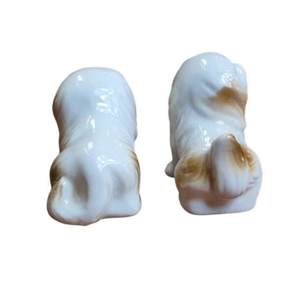 Par de miniaturas de cães em porcelana esmaltada