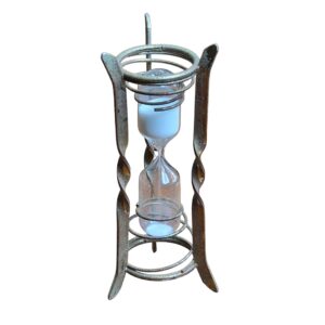 Ampulheta decorativa em metal com vidro soprado