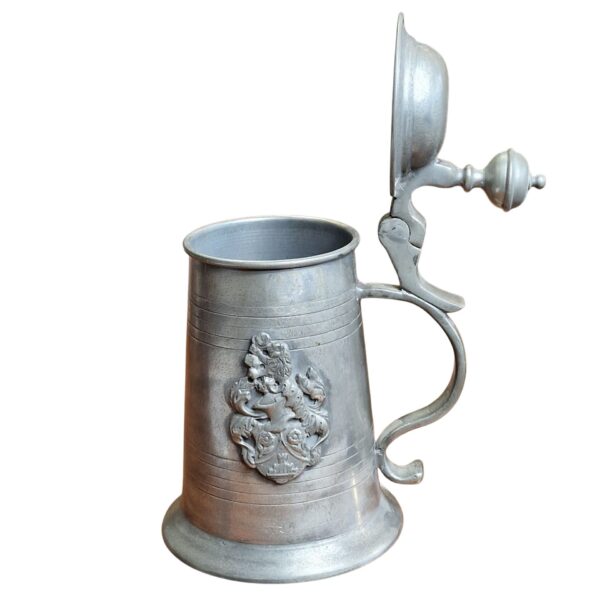 Caneca Medieval em Estanho com Tampa – Fabrico Artesanal Português