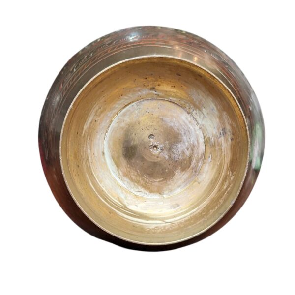 Jarra decorativa em latão gravado – 44 cm