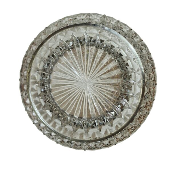 Jarra decorativa com banho de prata – design clássico em metal ornamentado