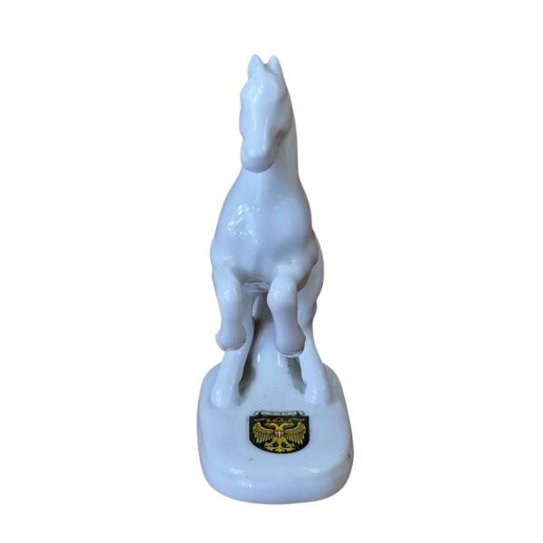 Par de cavalinhos de porcelana branca com brasão – Wein, Alemanha