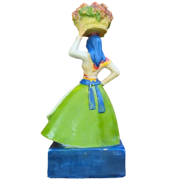 Figura Publicitária Brandy Constantino – Escultura Decorativa “Macedo Barcelos”