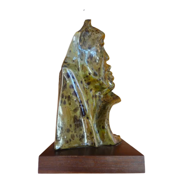 Escultura Primitiva em Cerâmica Vidrada Verde – Figura Abstrata