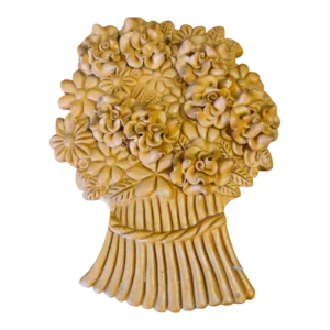 Placa Decorativa de Parede em Barro – Cesto de Flores em Relevo