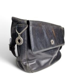 Mala de Ombro Vintage Balenciaga em Pele Preta com Medalhão Metálico