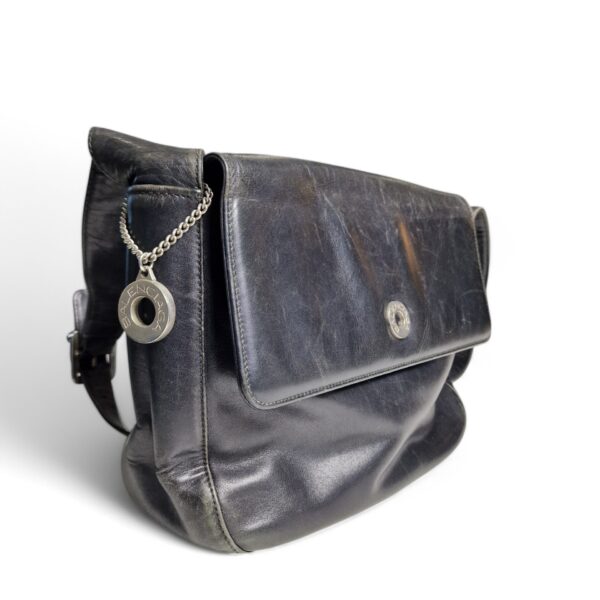 Mala de Ombro Vintage Balenciaga em Pele Preta com Medalhão Metálico