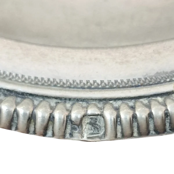 Prato Decorativo Antigo em Prata Portuguesa com Bordo Recortado – Punção Águia – 24,5 cm
