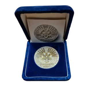 Medalha Comemorativa Banco Totta & Açores 150.º Aniversário 1843-1993 em Prata Fina 999,7 — Niels Fischer / Vasco Nuno