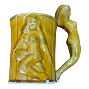 Caneca em Cerâmica Artesanal – Figura em Relevo – Feita em Portugal