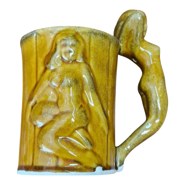 Caneca em Cerâmica Artesanal – Figura em Relevo – Feita em Portugal