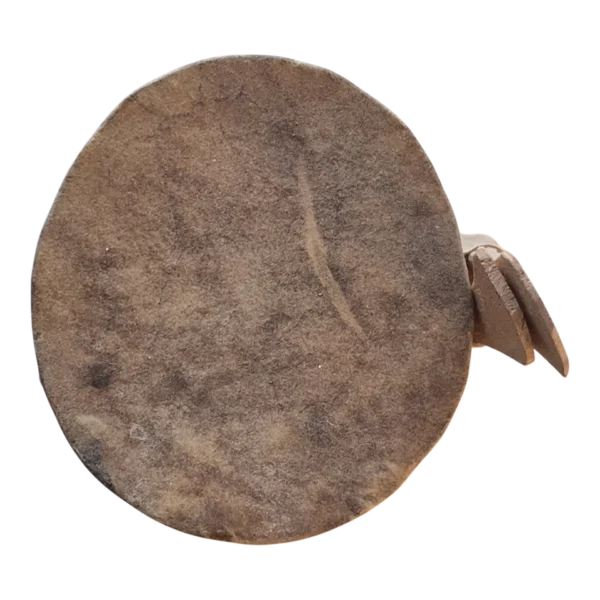 Tambor Decorativo em Madeira Entalhada com Pele e Baquetas 17 cm — inspiração africana, séc. XX