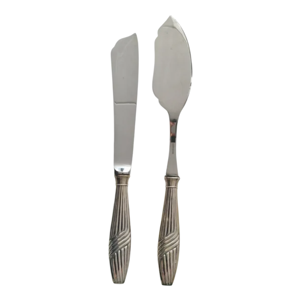https://new.vintagelx.com/loja/pratas/conjunto-servir-peixe-cabos-prata-javali-ii-833-e-estojo-original-26cm-portugal-1887-1937/