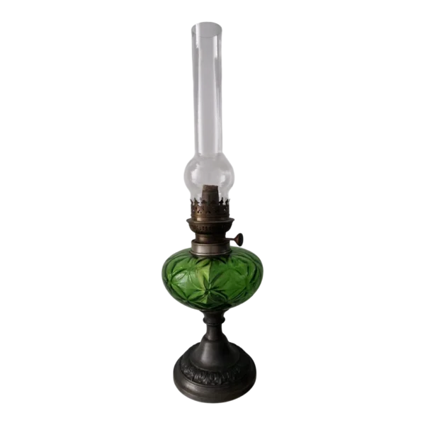 Candeeiro a Petróleo Antigo “Déposé” em Vidro Verde Moldado – França/Bélgica, c. 1890-1920